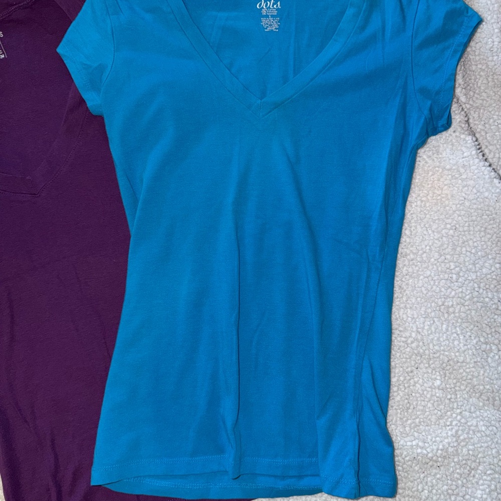 Dots V-Neck Short Sleeve Tees in Plum and Teal - Picture 2 of 5